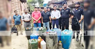 গোদাগাড়ীতে র‍্যাবের অভিযানে বিপুল অবৈধ জ্বালানি জব্দ